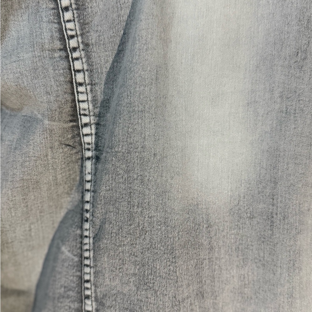 From Buckle Men's/women’s Distressed Denim Jacket- sold at Buckle- stretchy - Picture 9 of 13